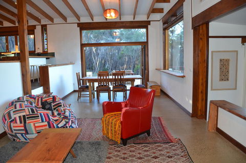 Of Stone & Wood Guesthouse - Tourism Townsville 5
