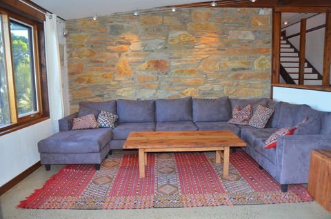 Of Stone & Wood Guesthouse - Tourism Townsville 9