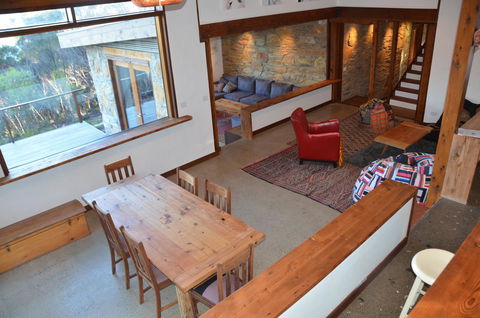 Of Stone & Wood Guesthouse - Tourism Townsville 6