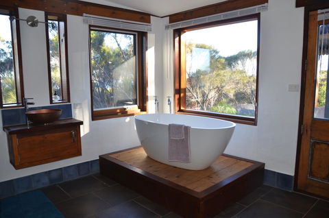 Of Stone & Wood Guesthouse - Tourism Townsville 14