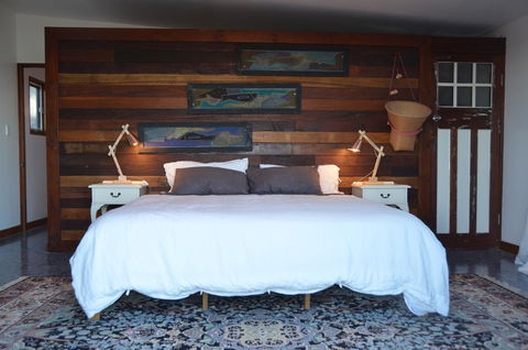 Of Stone & Wood Guesthouse - Tourism Townsville 11