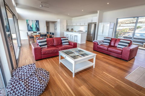 Middle River Beach House - East & West House - Tourism Townsville 11