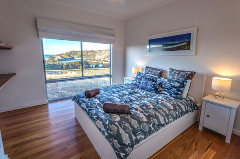 Middle River Beach House - East & West House - Tourism Townsville 13