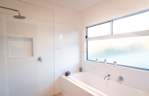 Middle River Beach House - East & West House - Tourism Townsville 15