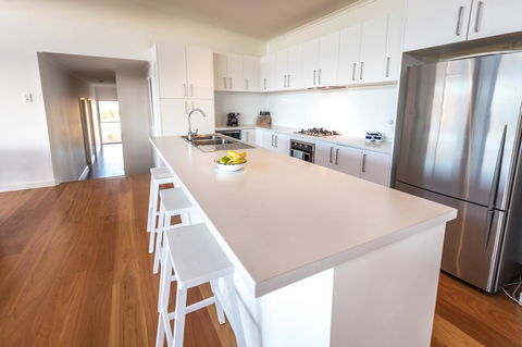 Middle River Beach House - East & West House - Tourism Townsville 10