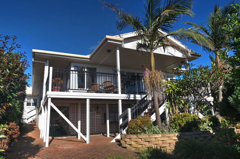 The Whitehouse - Tourism Townsville 0