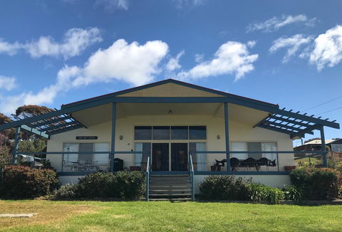 Emu Bay Lodge - Tourism Townsville 0