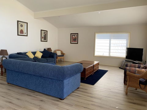 Emu Bay Lodge - Tourism Townsville 6