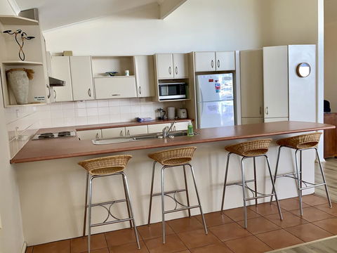 Emu Bay Lodge - Tourism Townsville 11