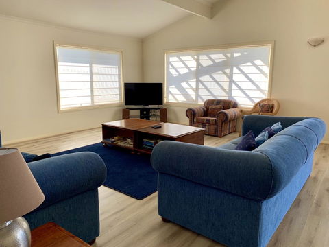 Emu Bay Lodge - Tourism Townsville 5