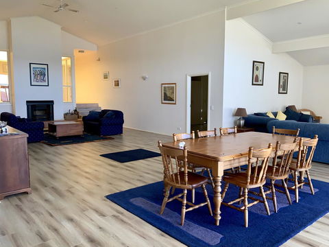 Emu Bay Lodge - Tourism Townsville 7