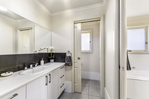 City Fringe Apartment B, Mount Gambier - Tourism Townsville 3