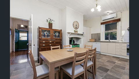 Treasured Memories Cottage - Tourism Townsville 9