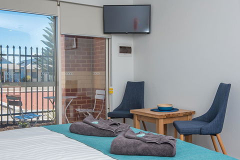 Jurien Bay Motel Apartments - Tourism Townsville 8