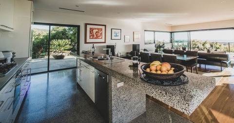 The Roozen Residence - Tourism Townsville 4