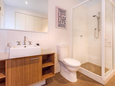 Home Apartment - Perth City Centre - Free WiFi - Tourism Townsville 3