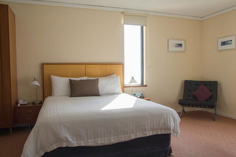 Ocean Beach Hotel - Tourism Townsville 1
