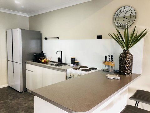 West Beach Lagoon 220 Stylish And Cozy - Tourism Townsville 5