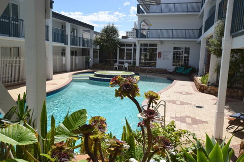 West Beach Lagoon 220 Stylish And Cozy - Tourism Townsville 17