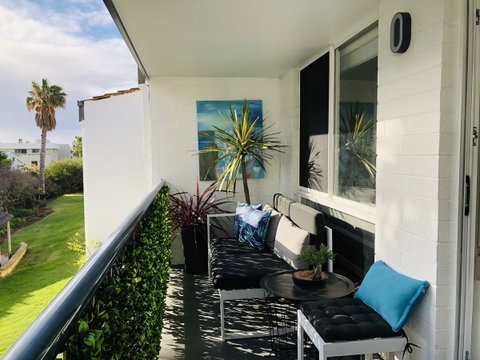 West Beach Lagoon 220 Stylish And Cozy - Tourism Townsville 7