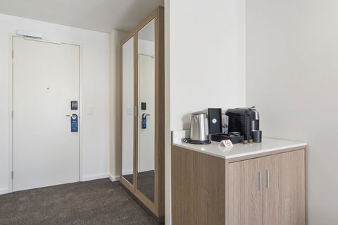 Metro Hotel Perth - Tourism Townsville 1