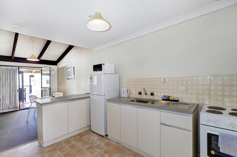 West Beach Lagoon 123 - Location & Views!!! - Tourism Townsville 10