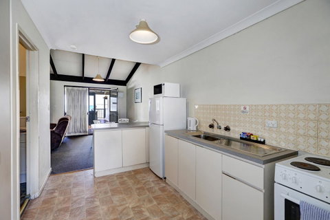 West Beach Lagoon 123 - Location & Views!!! - Tourism Townsville 5