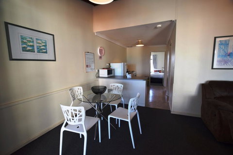 West Beach Lagoon 123 - Location & Views!!! - Tourism Townsville 7