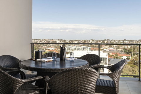 Ramada By Wyndham VetroBlu Scarborough Beach - Tourism Townsville 9