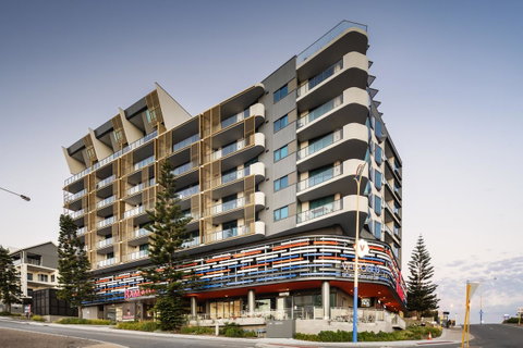 Ramada By Wyndham VetroBlu Scarborough Beach - Tourism Townsville 3