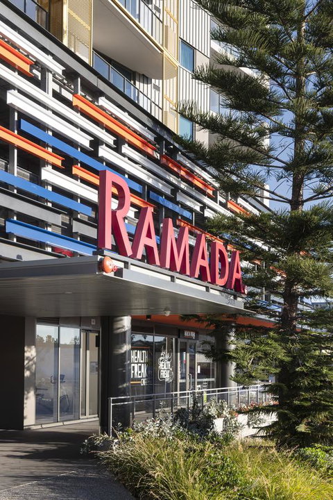 Ramada By Wyndham VetroBlu Scarborough Beach - Tourism Townsville 4