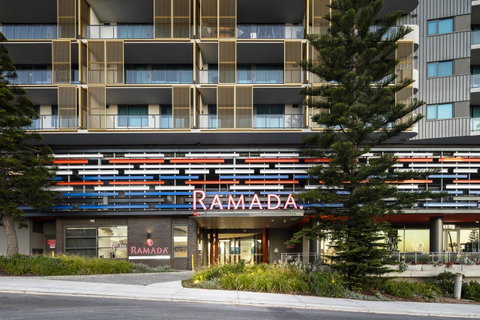 Ramada By Wyndham VetroBlu Scarborough Beach - Tourism Townsville 5