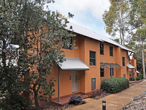 Villa Executive 2br Cypress DS Located Within Cypress Lakes Resort - Tourism Townsville 2