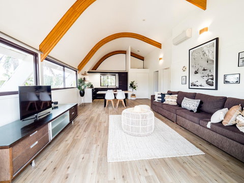 Waves Byron Bay - Tourism Townsville 8