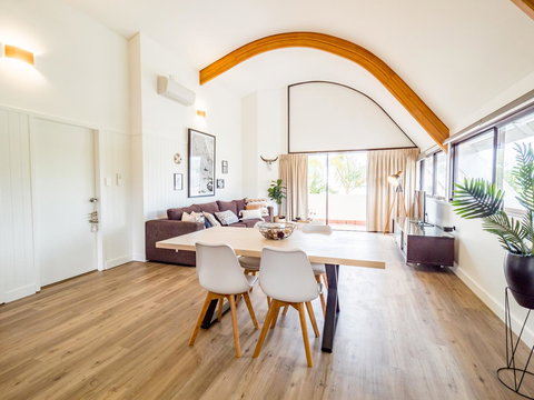 Waves Byron Bay - Tourism Townsville 4