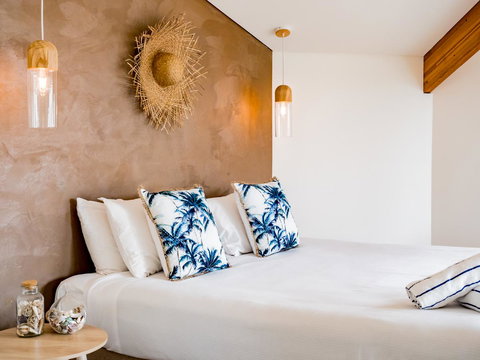 Waves Byron Bay - Tourism Townsville 3