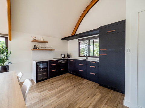 Waves Byron Bay - Tourism Townsville 12