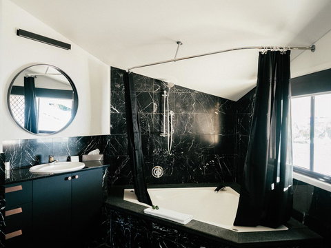 Waves Byron Bay - Tourism Townsville 22