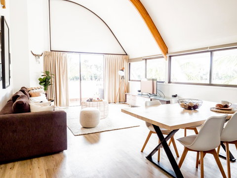 Waves Byron Bay - Tourism Townsville 10