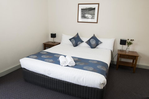 Banjo Paterson Inn - Tourism Townsville 25