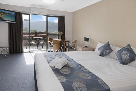 Banjo Paterson Inn - Tourism Townsville 1