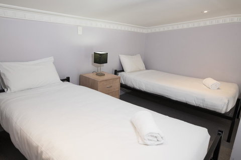 Banjo Paterson Inn - Tourism Townsville 26