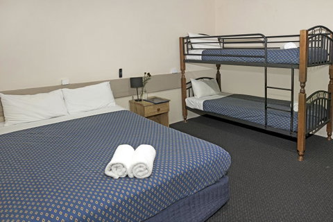 Banjo Paterson Inn - Tourism Townsville 11