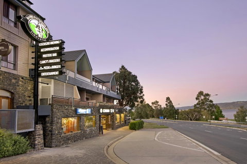 Banjo Paterson Inn - Tourism Townsville 0
