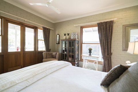 Thistle Hill Guesthouse - Walk To Many Wineries And Restaurants - Tourism Townsville 25