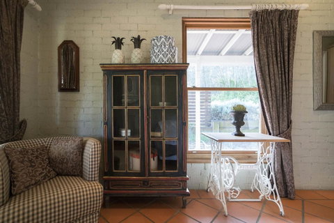 Thistle Hill Guesthouse - Walk To Many Wineries And Restaurants - Tourism Townsville 24
