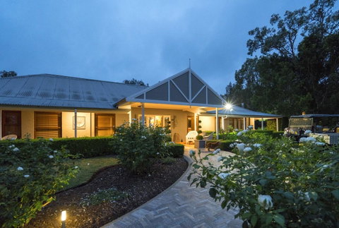 Thistle Hill Guesthouse - Walk To Many Wineries And Restaurants - Tourism Townsville 0