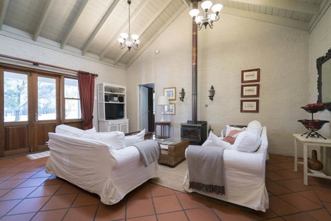 Thistle Hill Guesthouse - Walk To Many Wineries And Restaurants - Tourism Townsville 31