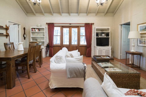 Thistle Hill Guesthouse - Walk To Many Wineries And Restaurants - Tourism Townsville 33