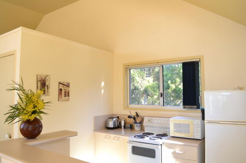Bundle Hill Cottages - Tourism Townsville 40